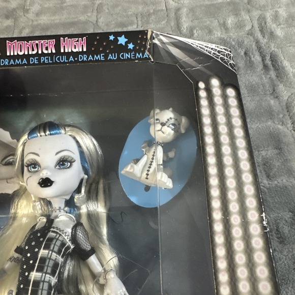 Monster High 2022 Frankie Stein REEL DRAMA * NEW IN BOX - Picture 4 of 8